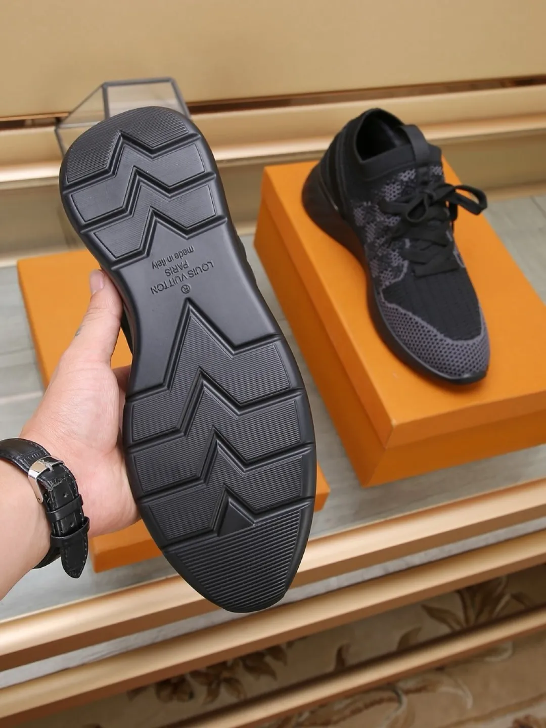 Men's shoes 💰P420💰"LOUI* VUITTO*" latest popular men's casual shoes ✔️This model is made of the original breathable fly woven fabric. The real thing is super shiny⚡️ Fashionable and versatile. The toe last shape is firm and full. The soles are LV original molds and can be put in and out at will. It is light and comfortable for the foot~Purely handmade, details determine the quality! Size:38-44
